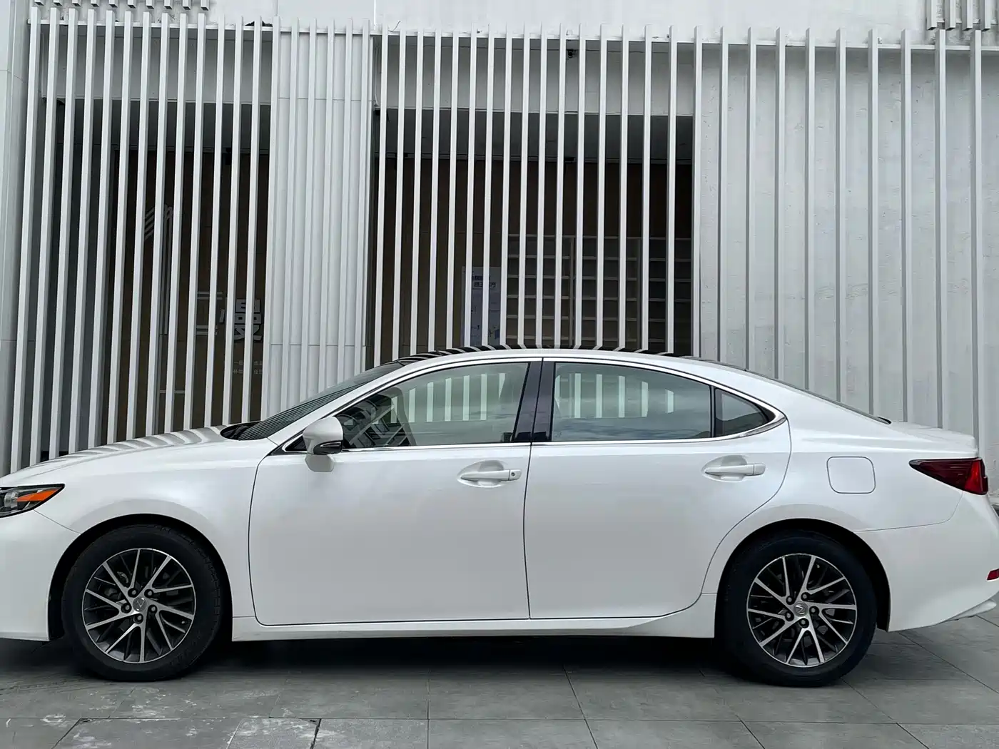 Lexus ES 2015 250 Luxury Edition фото 3