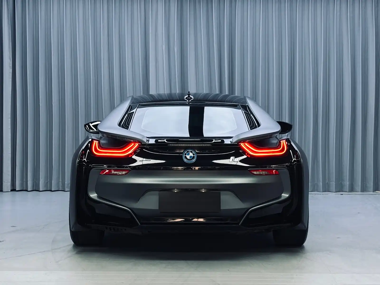 Фото 12 - BMW i8