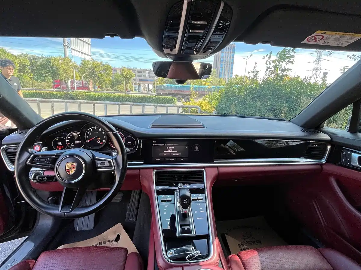 Фото 8 - Porsche Panamera