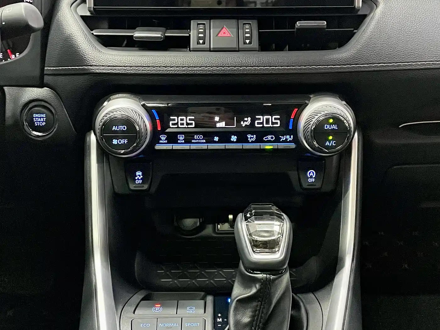 Toyota Wildlander 2022 2.0L CVT AWD Luxury PLUS Edition фото 12