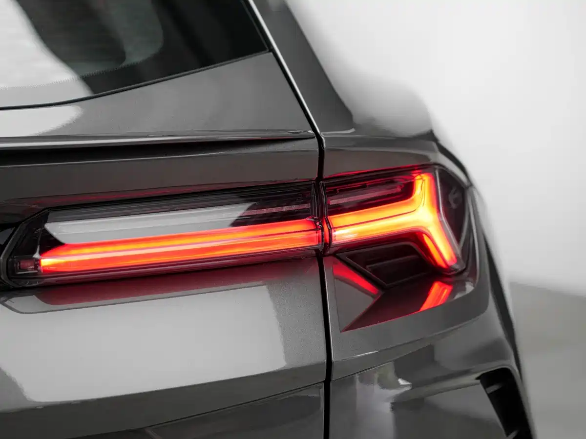 Фото 25 - Lamborghini Urus