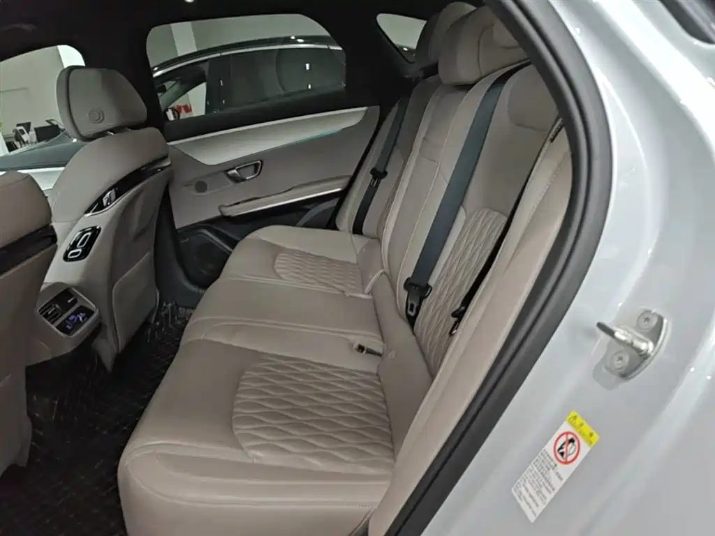 BYD Han 2025 DM-i 125KM Honor фото 17