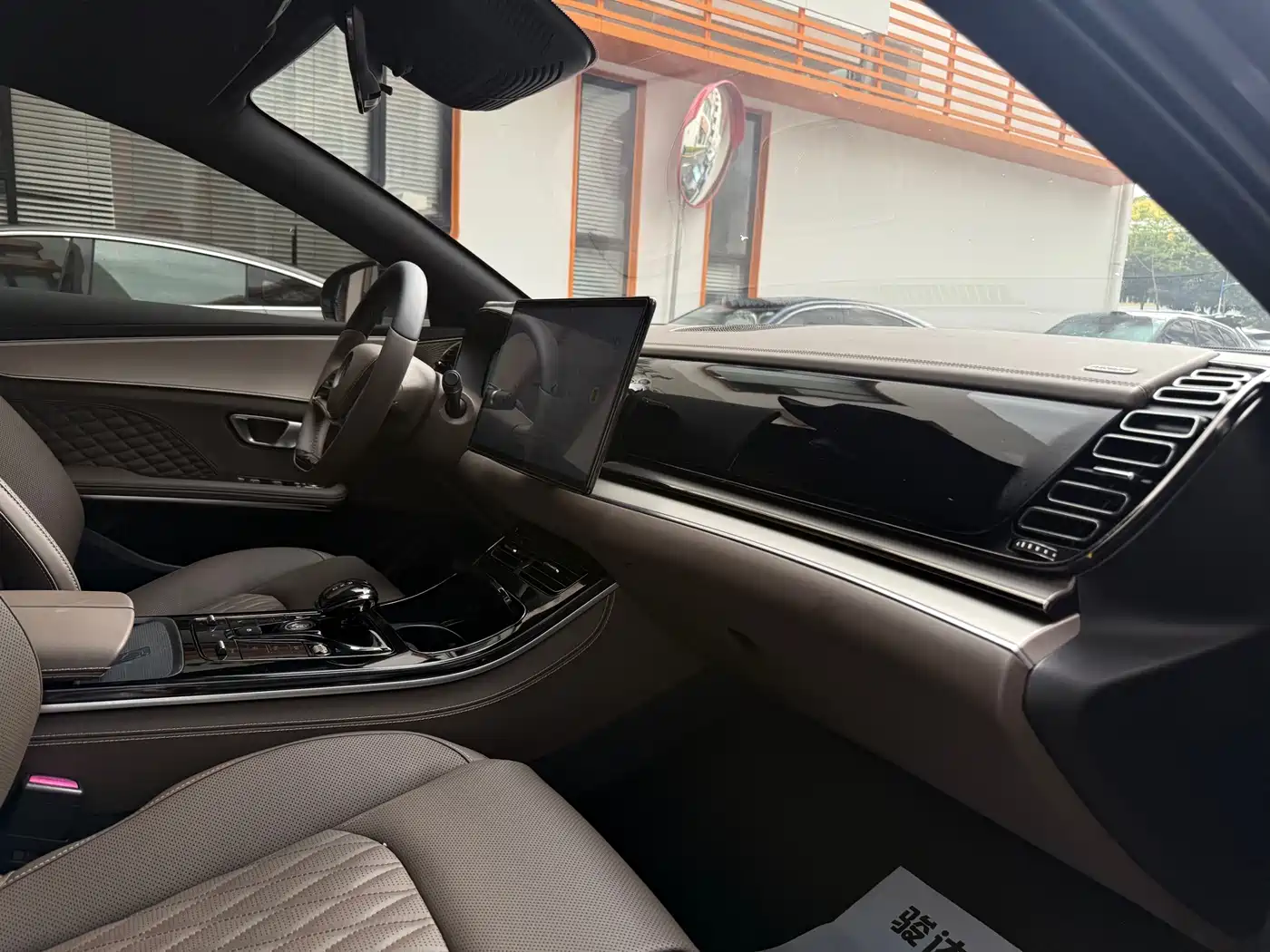 BYD Han 2022 DM-i 121KM Prestige фото 22