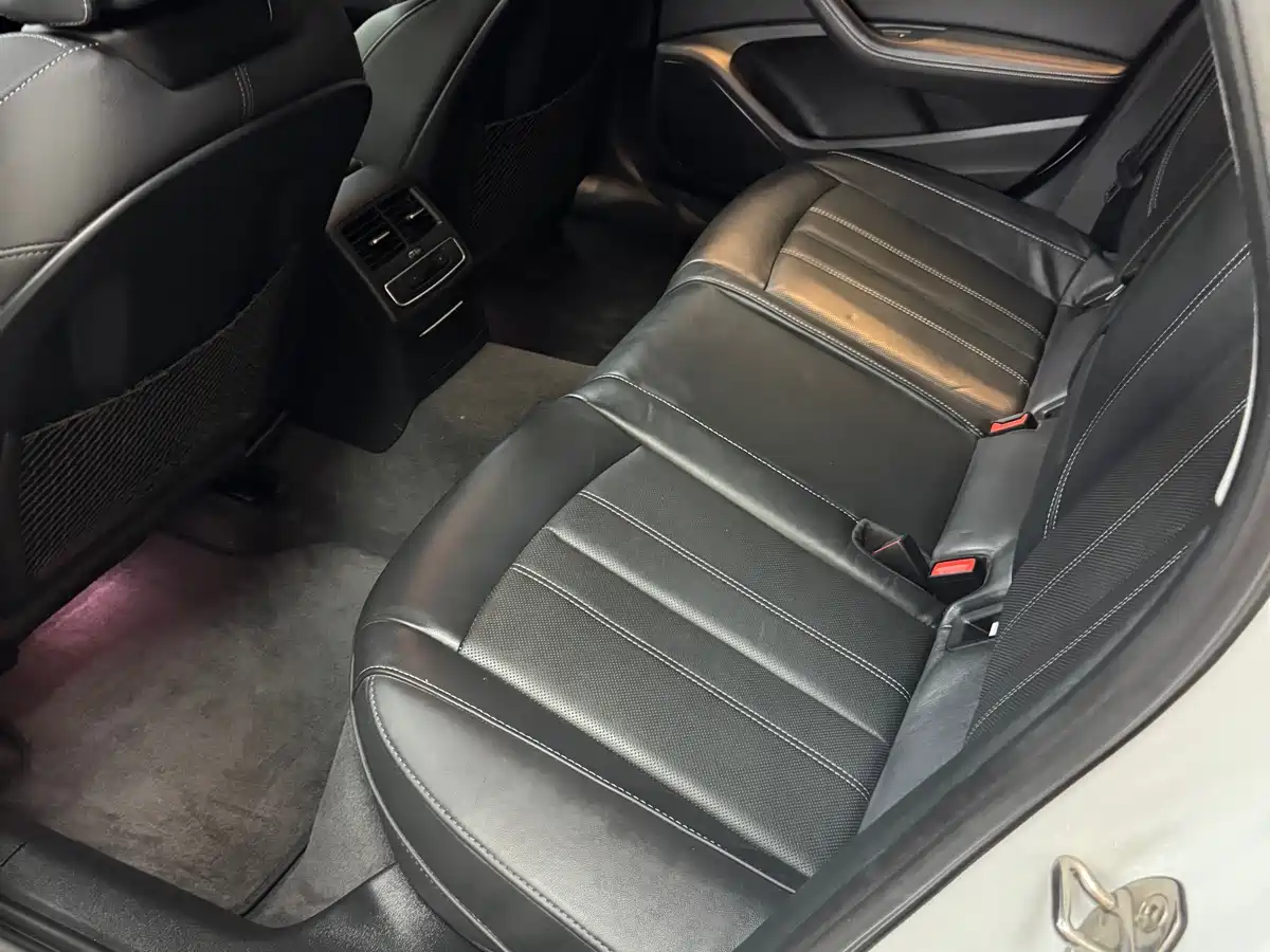 Audi A4L 2022 40 TFSI Luxury Dynamic фото 3