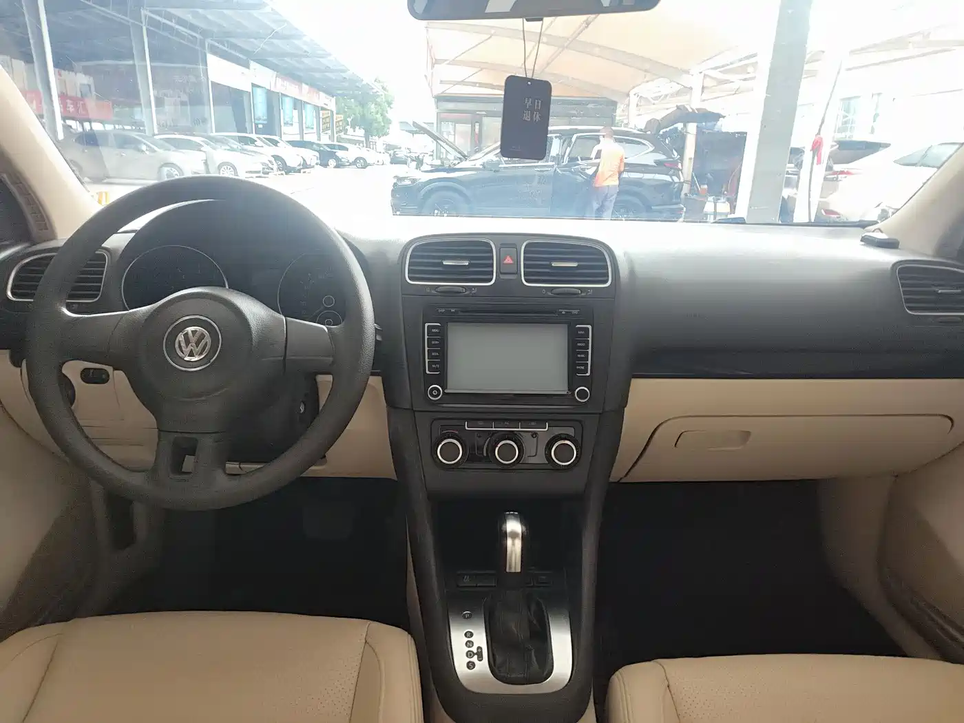 Volkswagen Golf 2011 1.6 Auto Luxury Edition фото 8