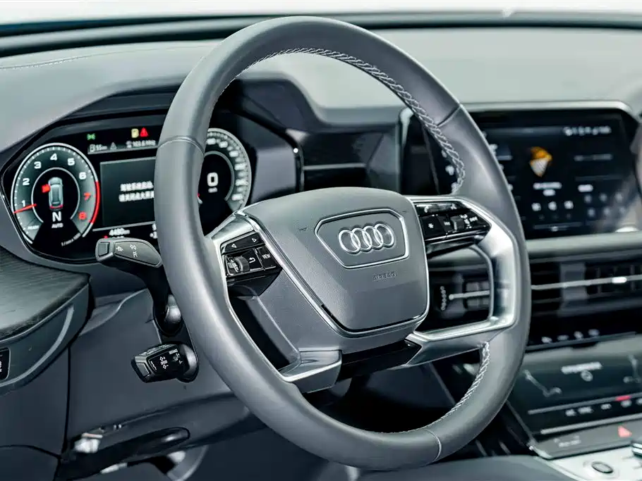 Audi Q6 2025 40 TFSI quattro Commemorative Edition Yulin Package 7-Seater фото 9