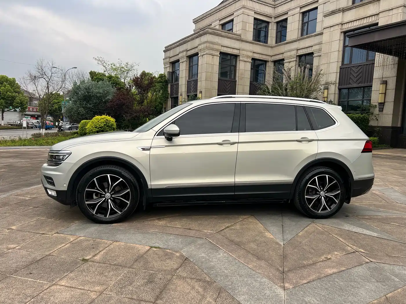 Volkswagen Tiguan L 2018 380TSI Automatic AWD Flagship Edition фото 6
