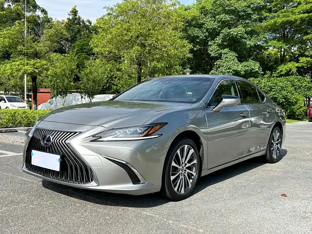 Lexus ES 2021