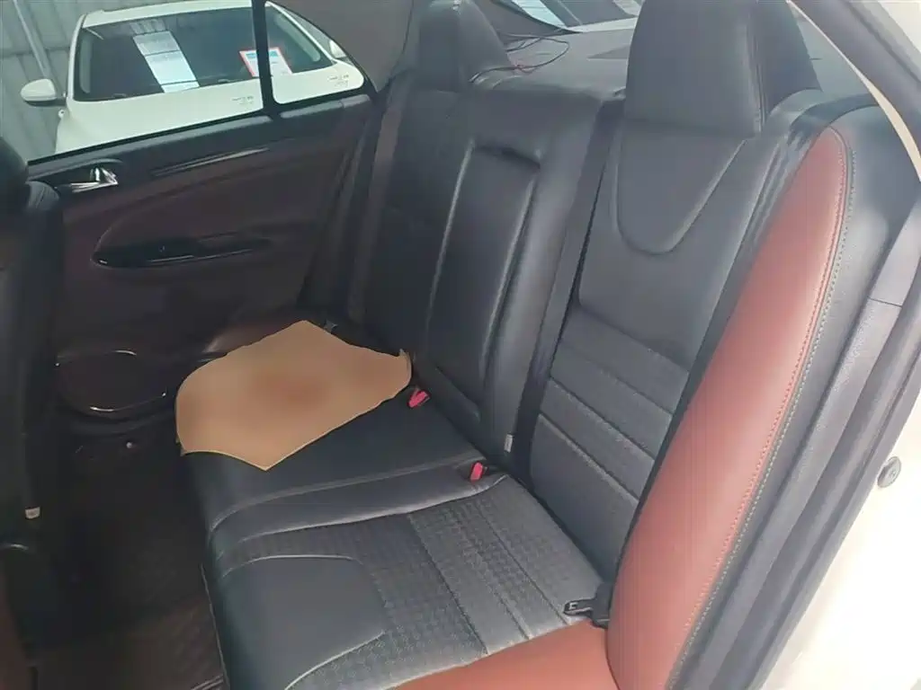BYD Surui 2015 1.5L Manual Luxury фото 17