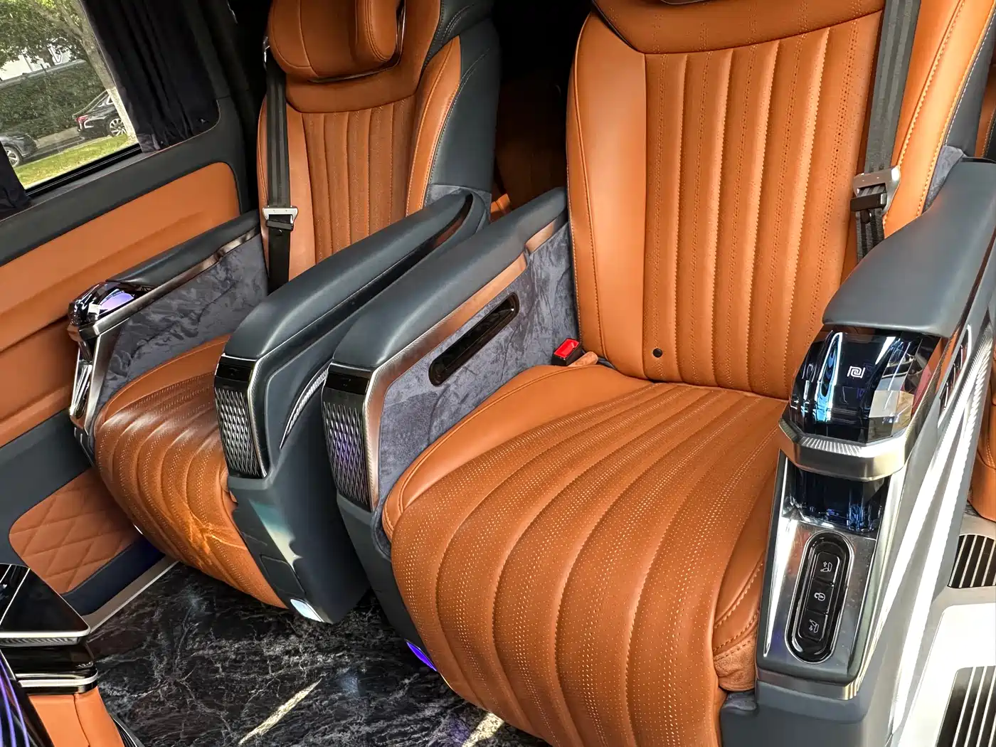 Mercedes-Benz Vito 2024 2.0T Business 7-Seater фото 18