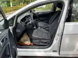 Фото 5 - Volkswagen Golf