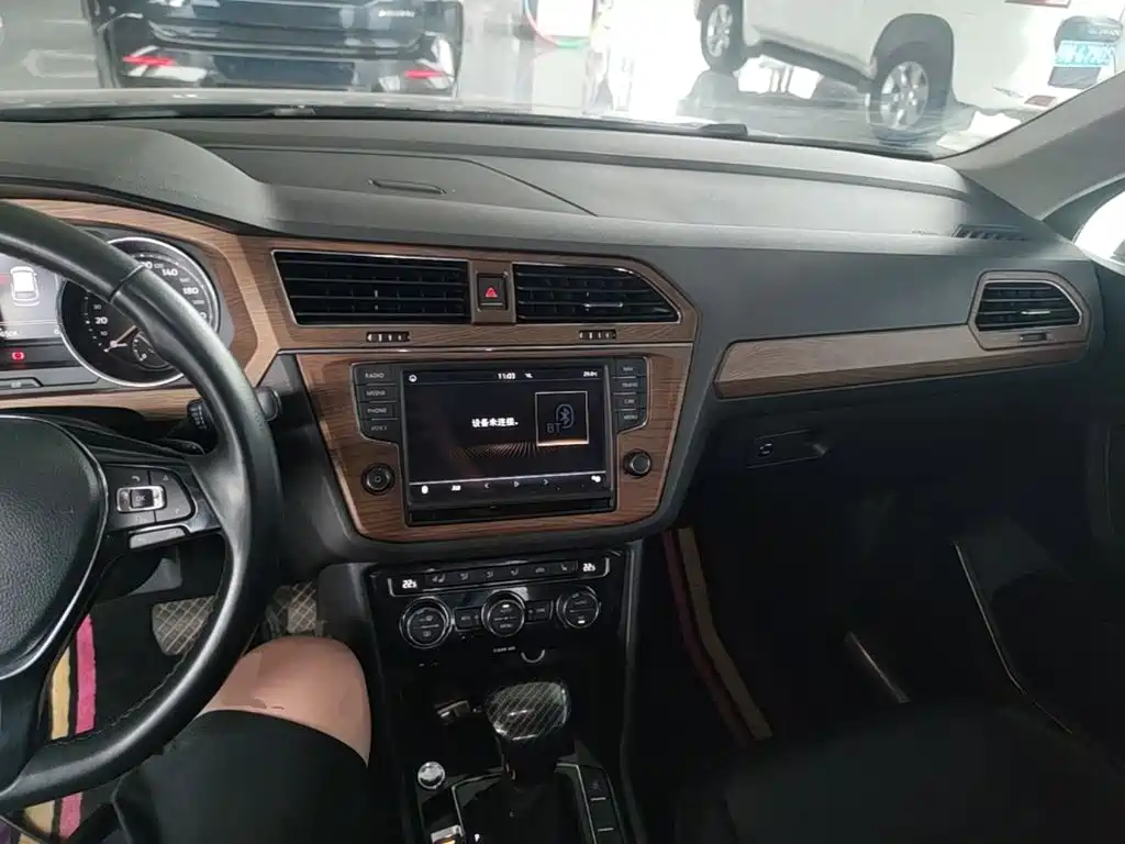 Фото 10 - Volkswagen Tiguan L