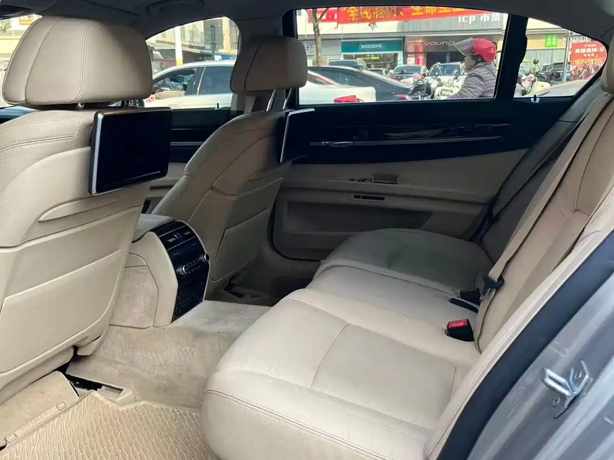BMW 7 Series 2013 Model 730Li Luxury фото 6