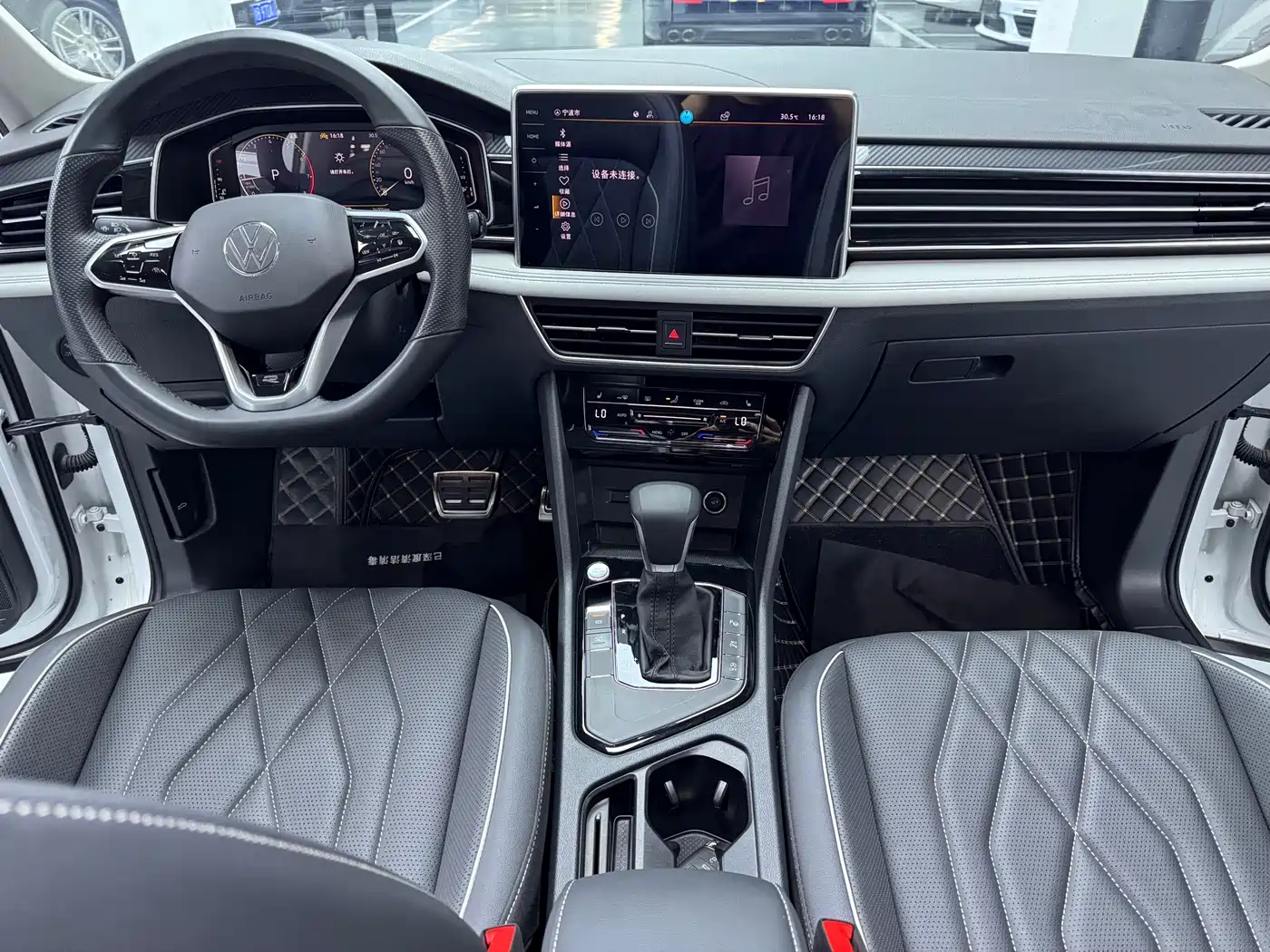 Volkswagen Tiguan L 2023 330TSI Auto 2WD R-Line Premium Edition фото 10