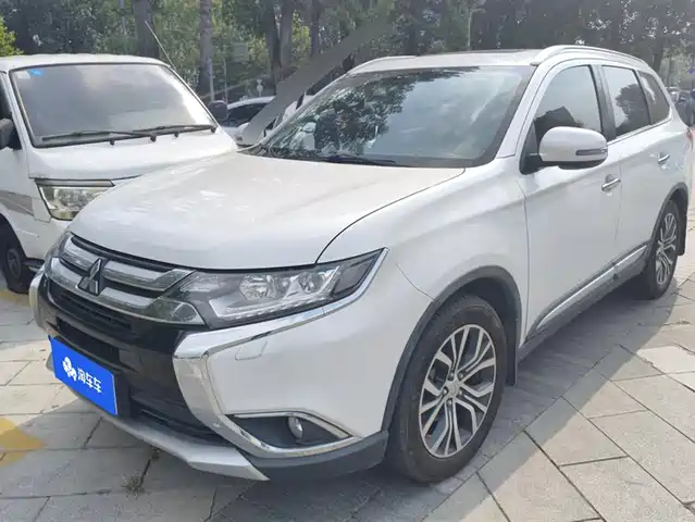MITSUBISHI OUTLANDER
