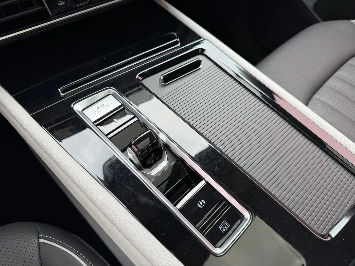 Volkswagen Teramont 2023 330TSI FWD Premium Luxury Edition фото 13