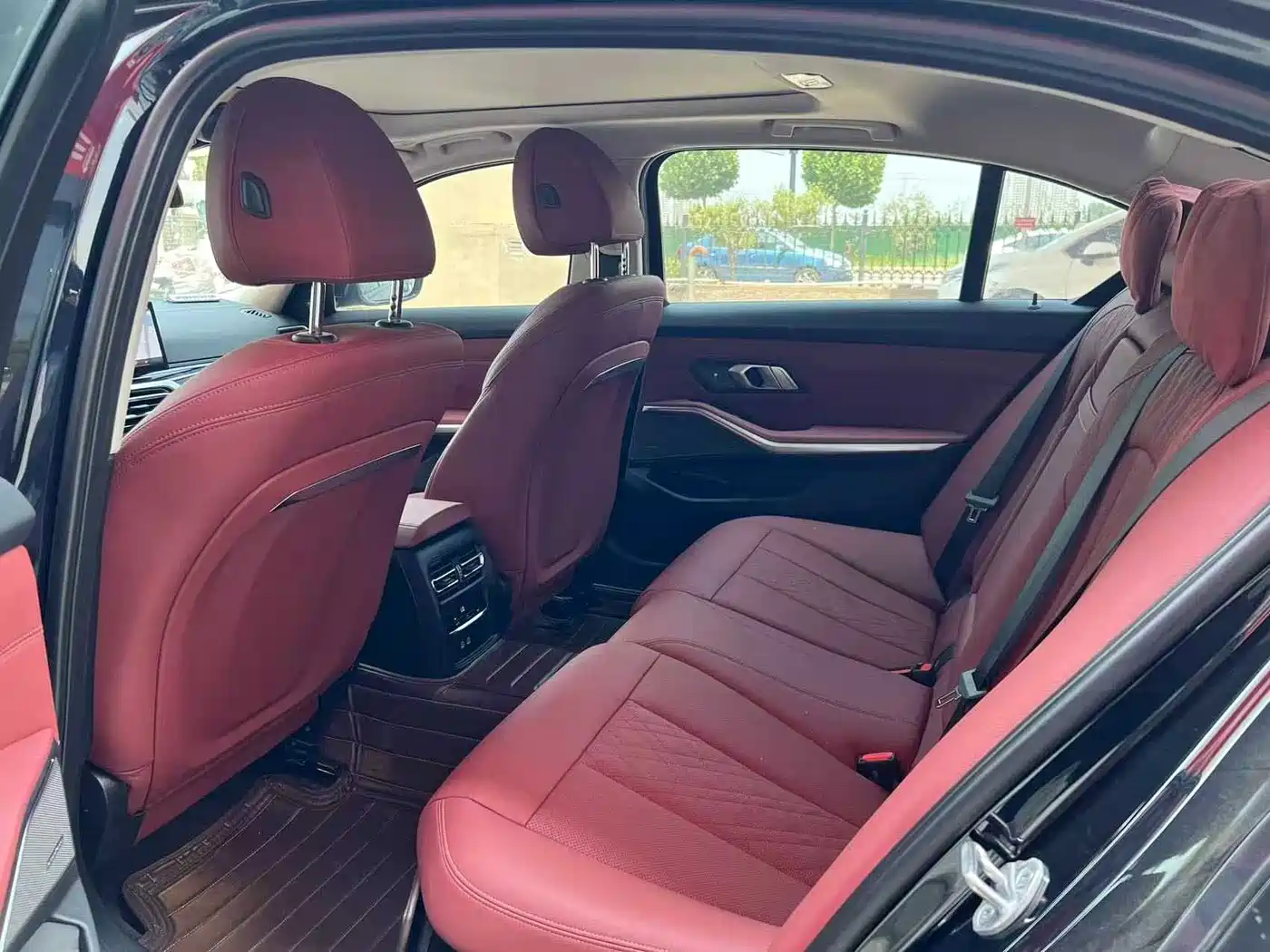 BMW 3 Series 2024 325Li M Sport Shadowline Package фото 9