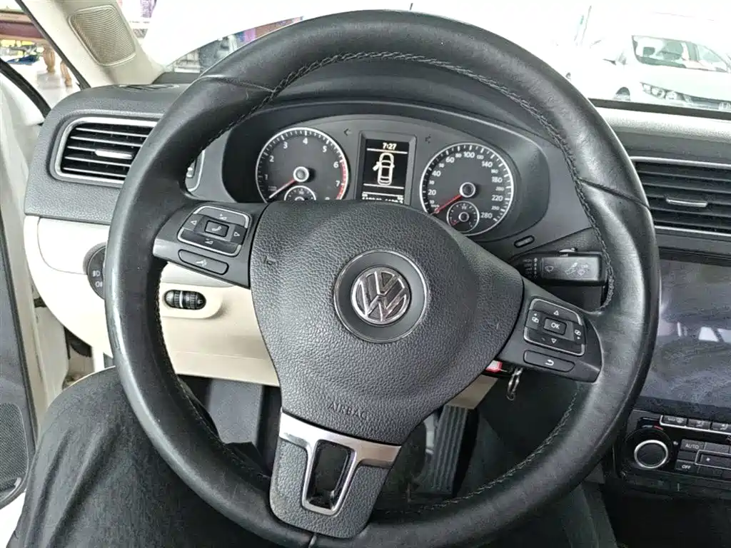 Volkswagen Sagitar 2014 1.4TSI Automatic Luxury фото 11