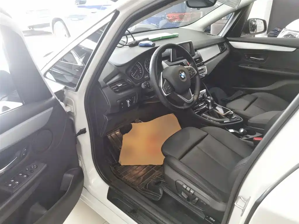 BMW 2 Series Touring 2016 220i Leading Model фото 16
