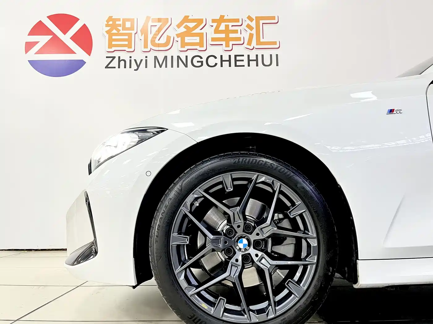 BMW 3 Series 2025 330Li M Sport Night Edition фото 13