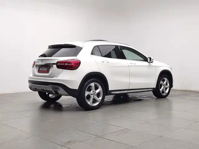Mercedes-Benz GLA 2017 GLA 200 Dynamic — фото 2
