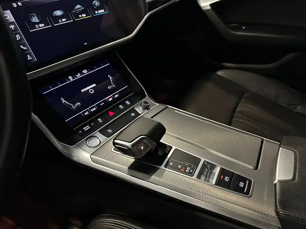 Фото 11 - Audi A6L