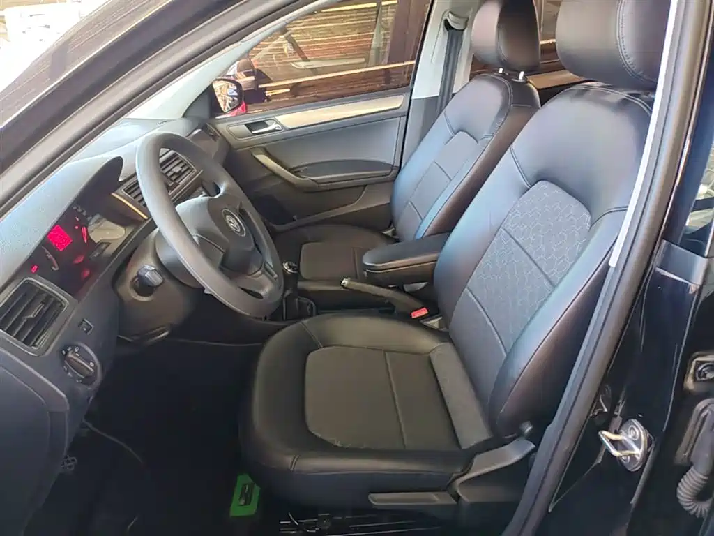 Volkswagen Santana 2015 1.6L Manual Comfort Edition фото 11