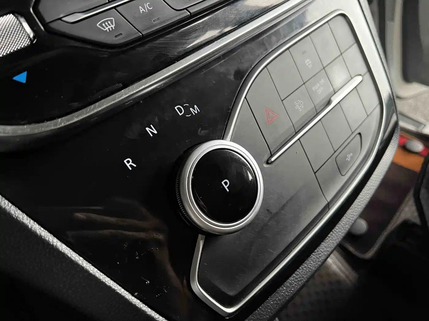 SAIC Maxus Maxus G20 2023 PLUS 2.0T Diesel Automatic Luxury Touring Edition фото 15