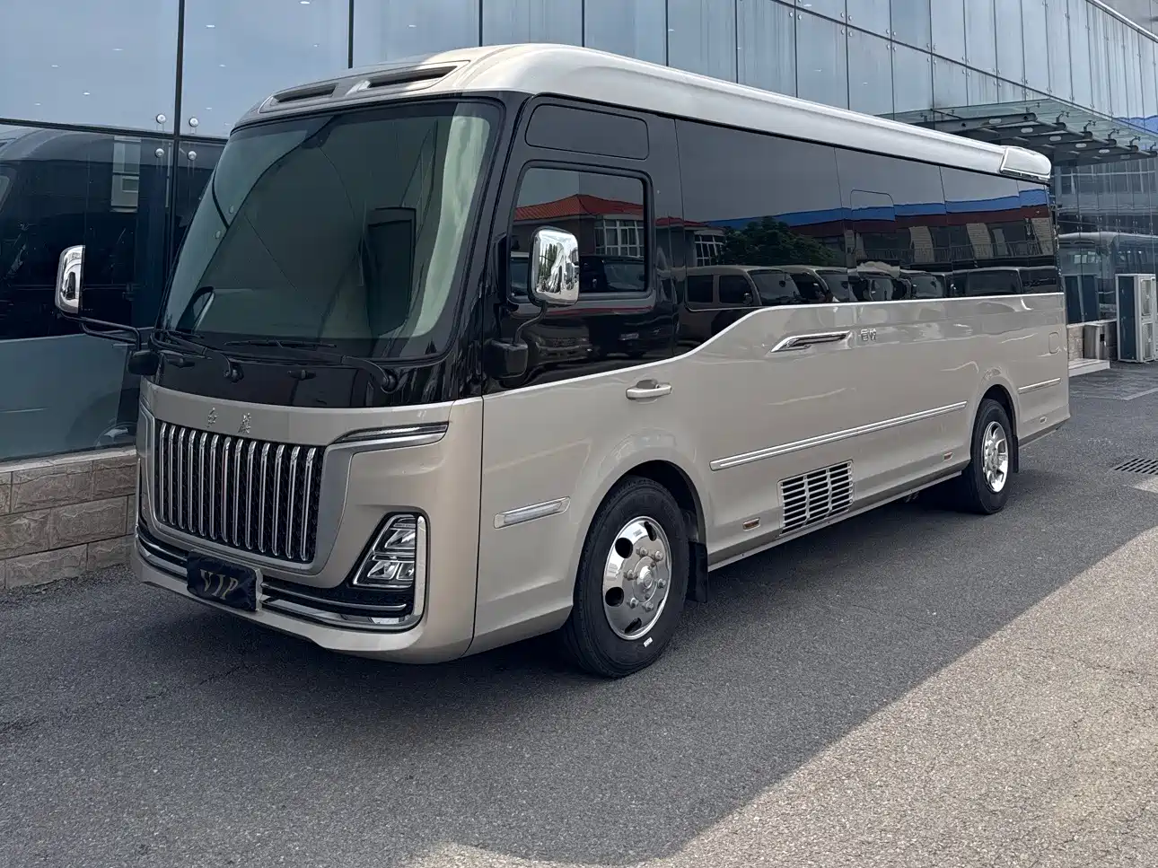 Hongqi Guoyue 2024 3.0T Flagship Edition 17-seater