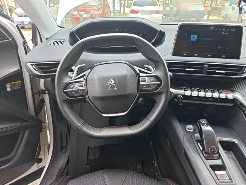 Фото 11 - Peugeot 5008