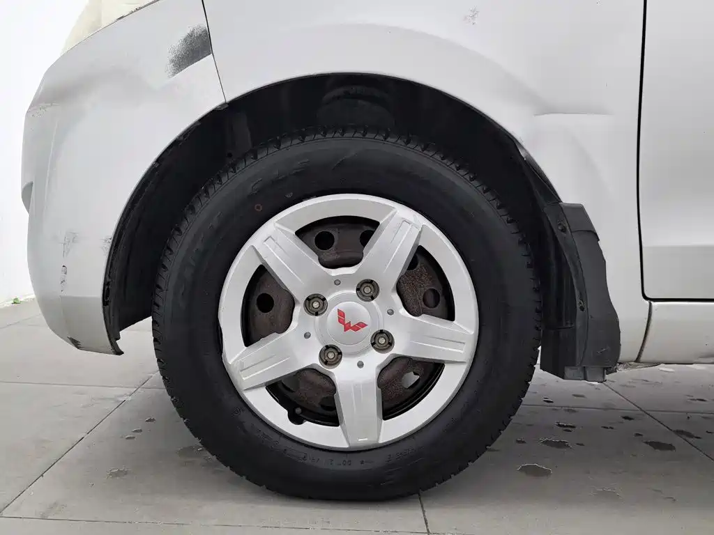 Wuling Motors Wuling Hongguang 2015 2014 1.5L Base Model