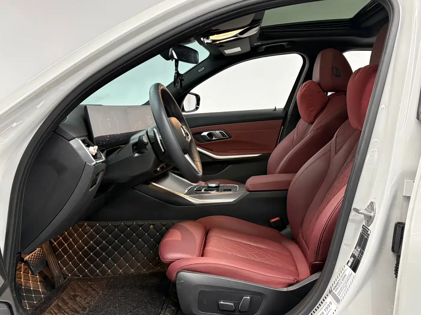 BMW 3 Series 2024 325i M Sport Shadowline Package фото 4