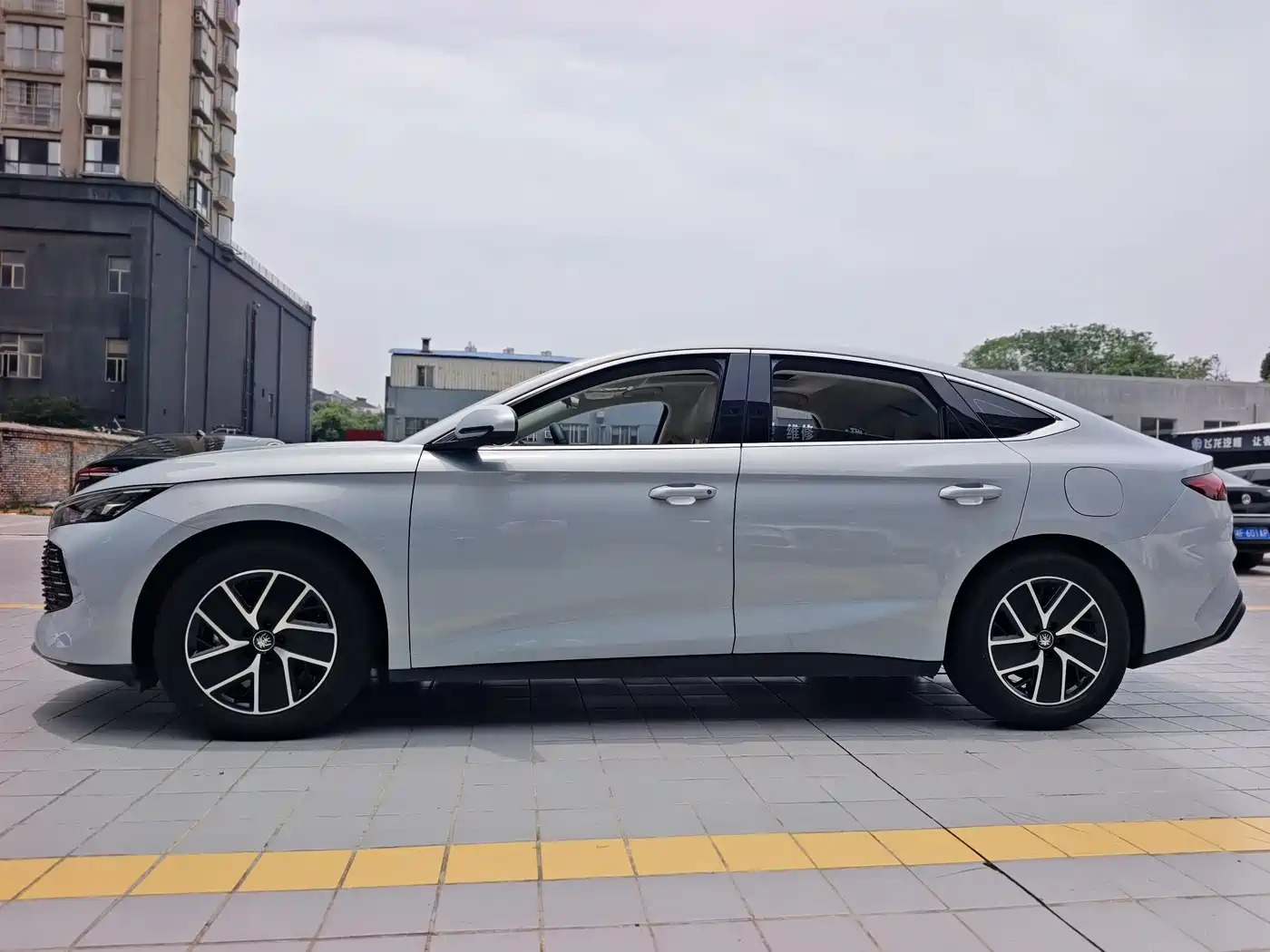 BYD Qin L 2024 DM-i 120KM Superior Edition фото 4