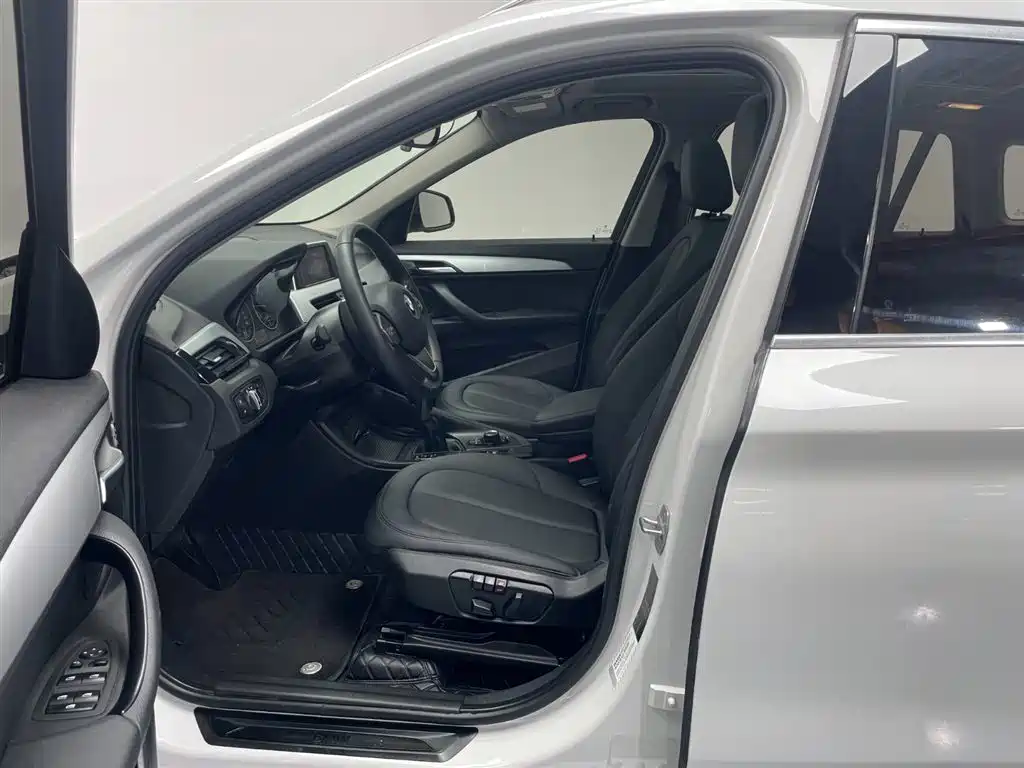 BMW X1 2018 sDrive20Li Leading Model фото 16