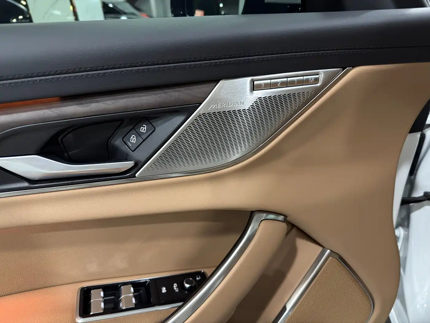 Jaguar XFL 2025 2025 2.0T P250 FWD Luxury Edition