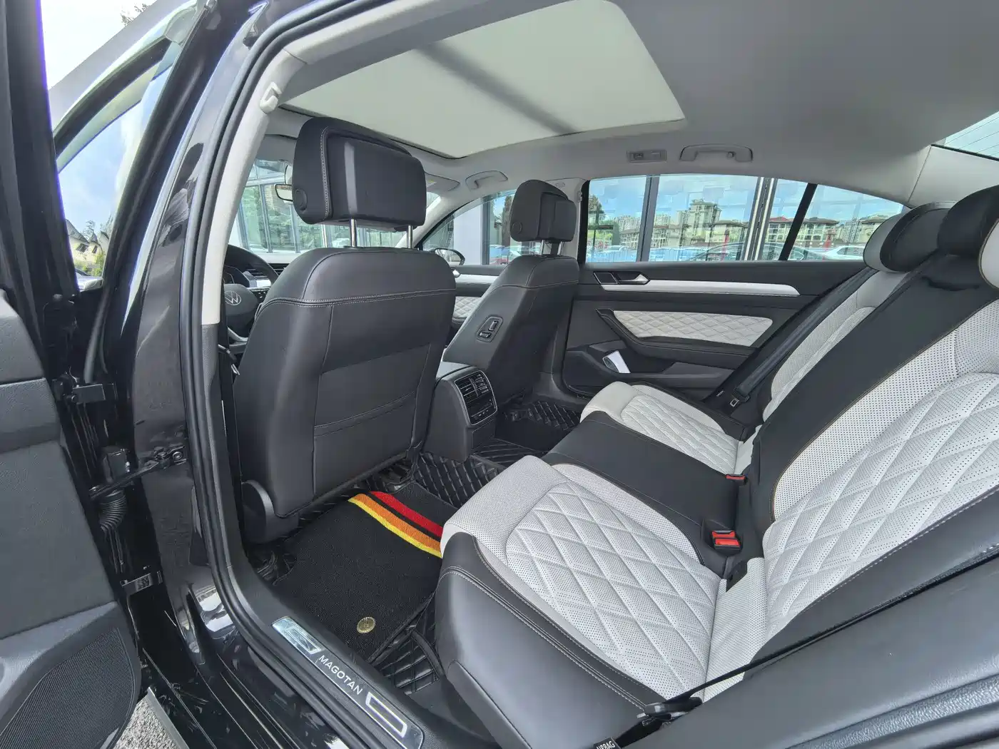 Volkswagen Magotan 2025 2025 Popular Edition 330TSI DSG Luxury
