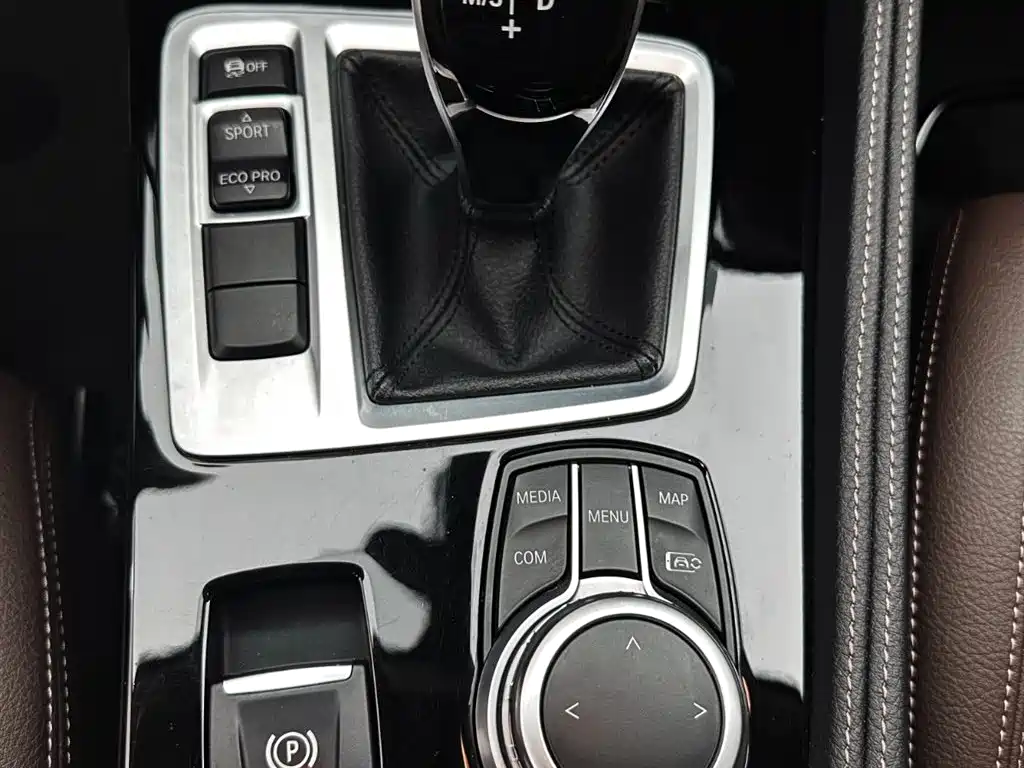 BMW 1 Series 2021 120i M Sport Shadow Edition фото 13