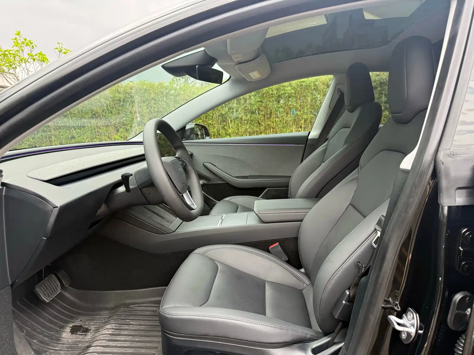 Фото 4 - Tesla Model 3