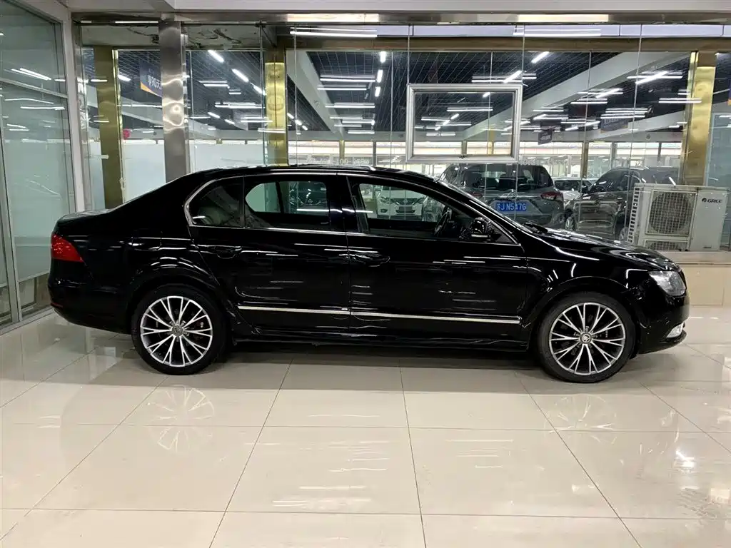 Škoda Superb 2013 1.8TSI Automatic Elite Edition фото 4
