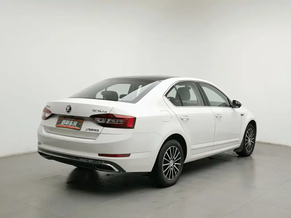 Photo 2 - Škoda Octavia