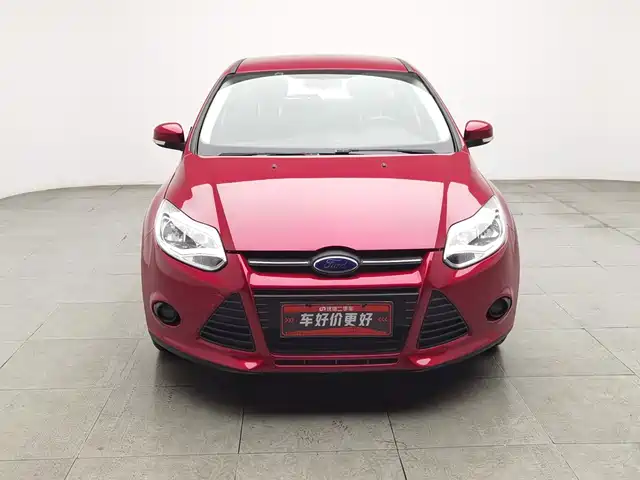 Ford Focus 2012 Hatchback 1.6L Automatic Comfort — фото 3