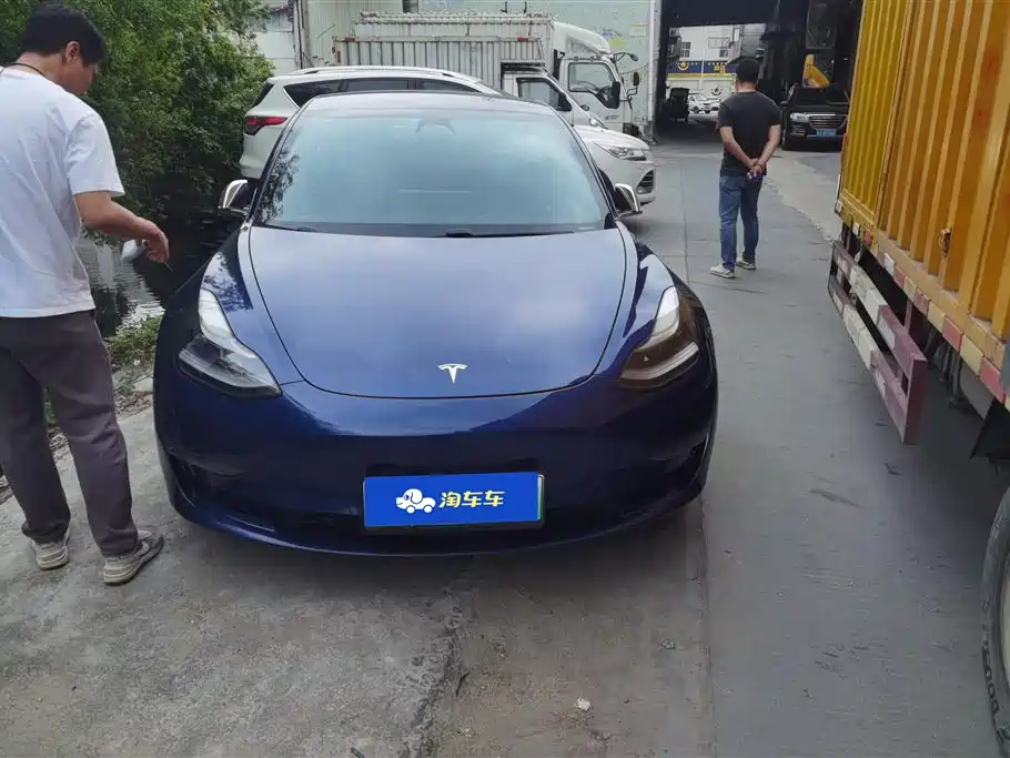 TESLA MODEL 3