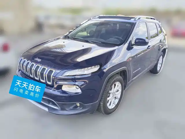 Jeep Cherokee 2017 2.4L Leading Smart Edition — фото 1