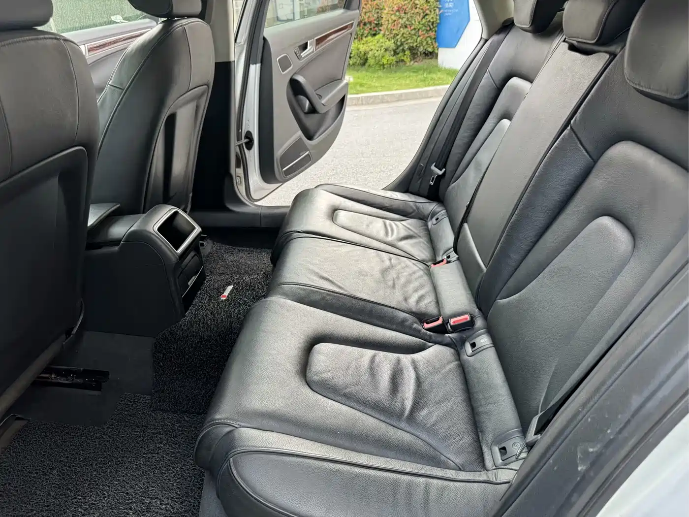 Audi A4L 2011 2.0 TFSI Standard фото 7