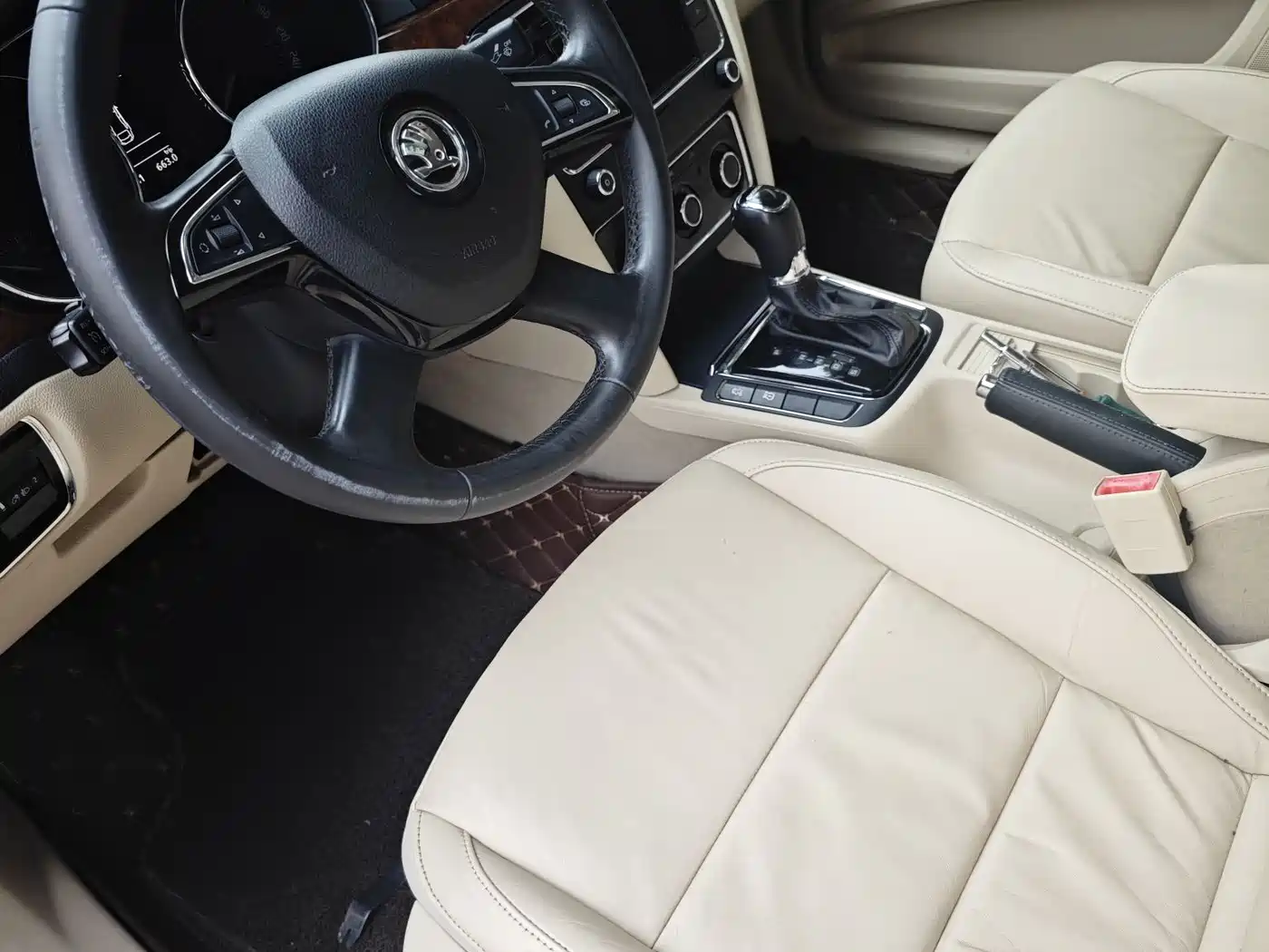 Škoda Superb 2013 1.8TSI Automatic Elite Edition фото 2