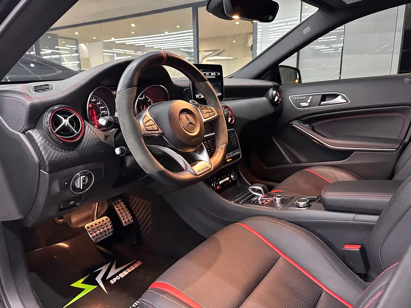 Mercedes-Benz A-Class AMG (Import) 2017 Facelift AMG A 45 4MATIC фото 5