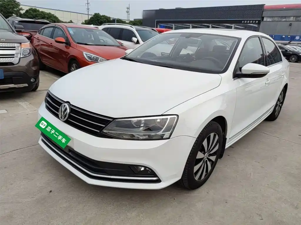 Volkswagen Sagitar 2018 1.6L Automatic Comfort фото 2