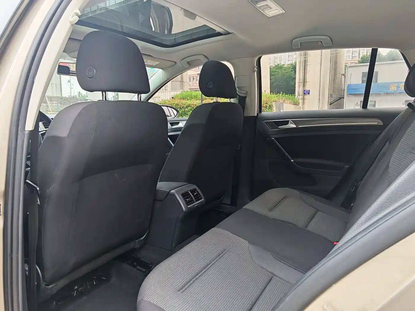 Volkswagen Golf 2016 1.6L Automatic Comfort фото 12