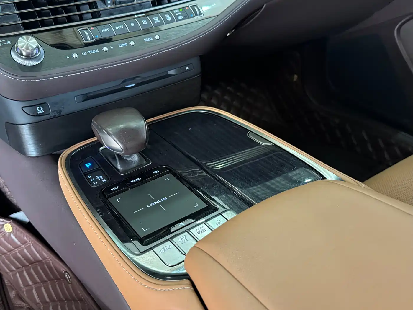 Lexus LS 2018 500h Excellence Edition China V фото 13