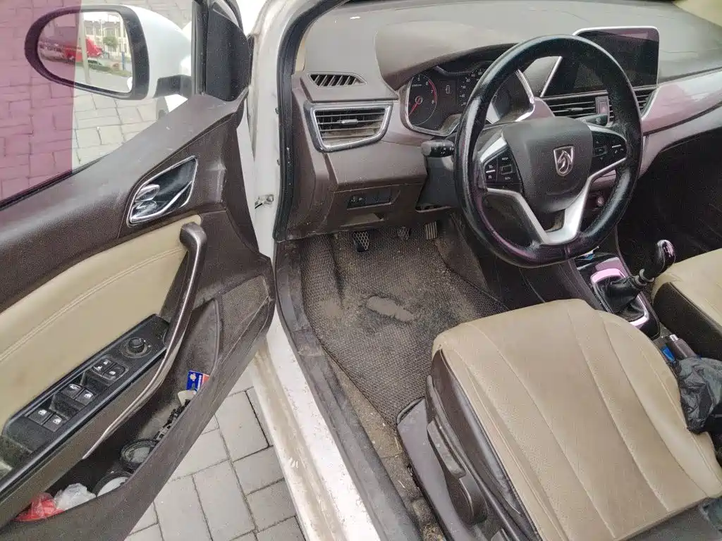 Baojun 310W 2017 2017 1.5L Manual Fashion Edition (China V)